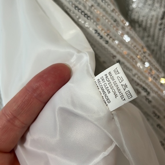 Thiliko Silver Sequin Satin Lined Long Blazer w/ white boa feather trim NWT - Picture 4 of 7